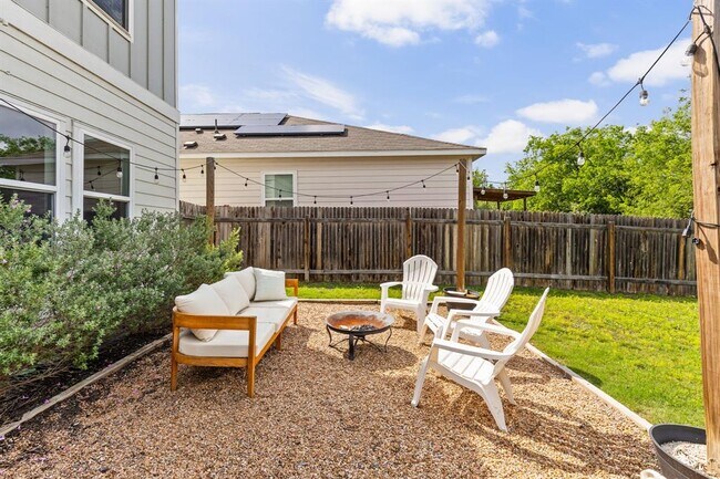 Building Photo - 6702 Routenburn St