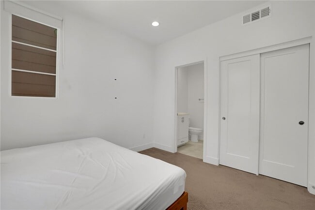 Building Photo - 140 Allusion