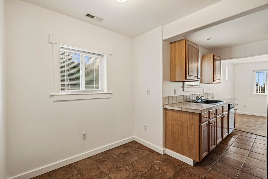 Building Photo - 2506 NE Franklin St