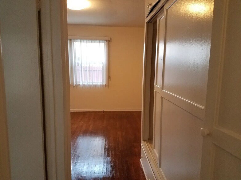 Building Photo - 4021 1/2 McLaughlin Ave