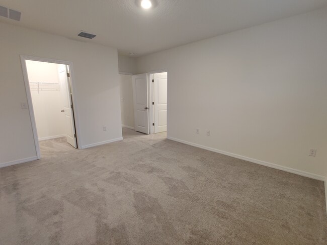 Building Photo - 423 Whispering Oaks Ct