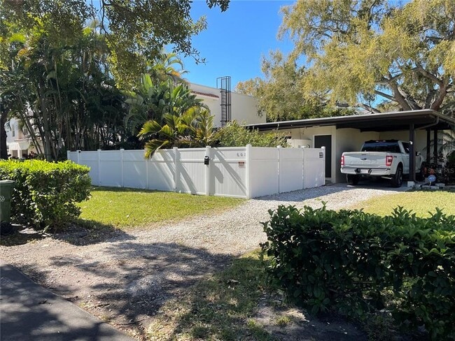 Building Photo - 3002 W De Leon St