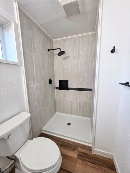 Building Photo - 6824 Le Mans Ave