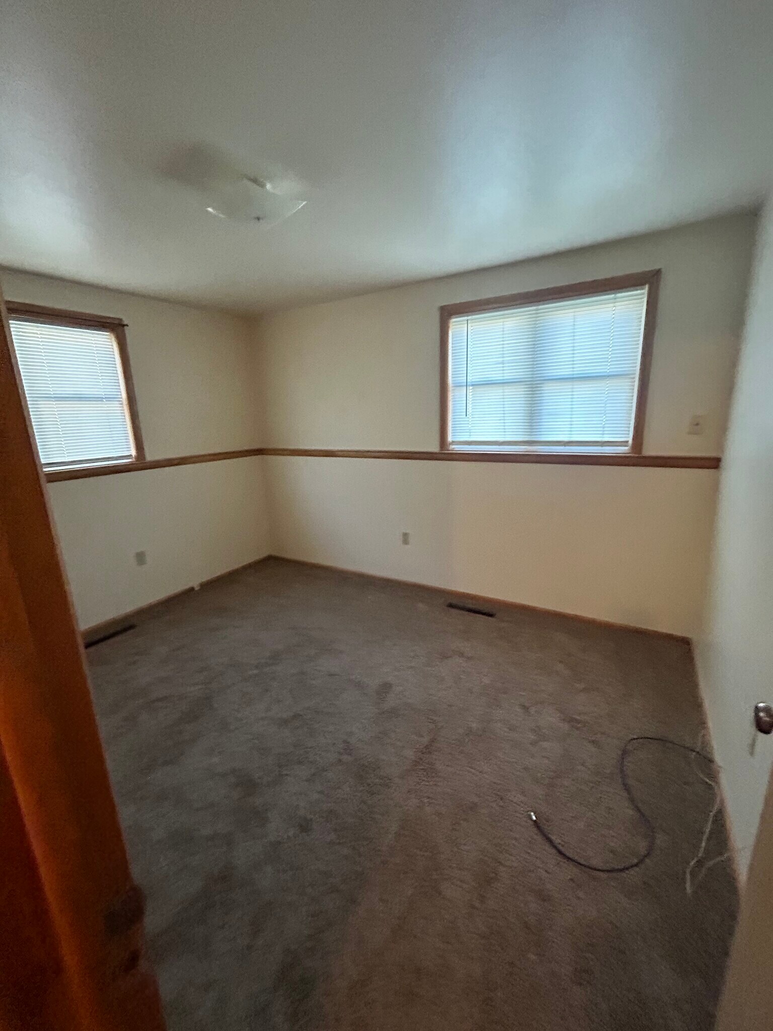 Building Photo - 8 8th St W