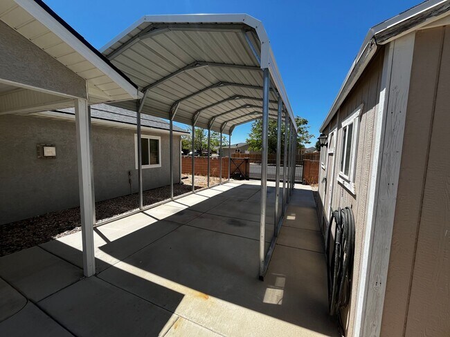 Building Photo - Cozy Private Pet Friendly Home!!