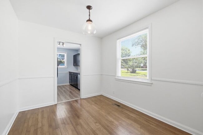 Building Photo - 240 Ridgeway Dr