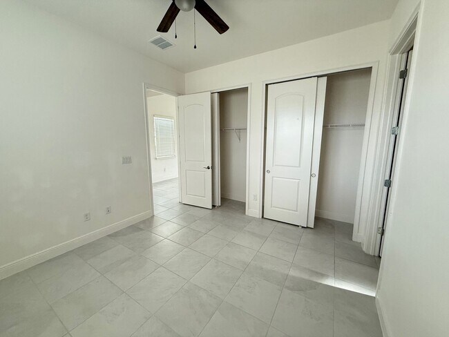 Building Photo - 5/4 spacious Saint Cloud Home