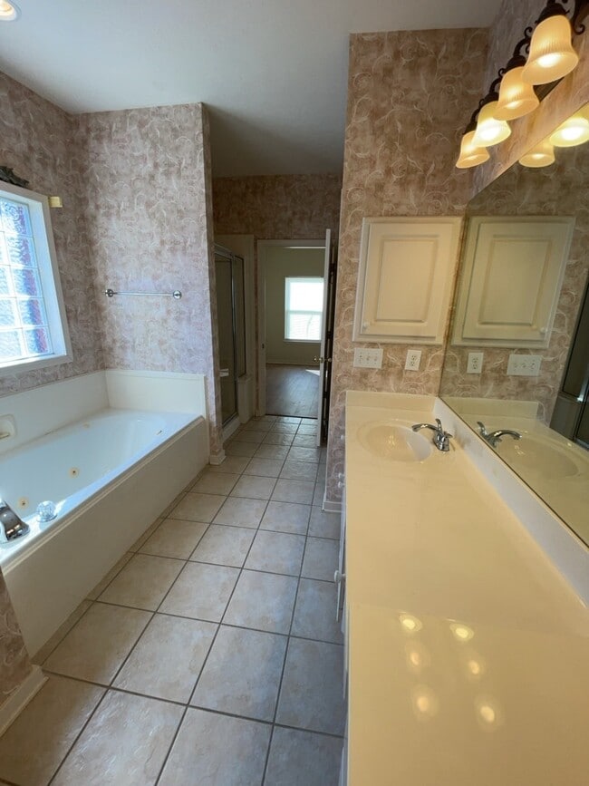 Building Photo - 107 Oakleigh Dr