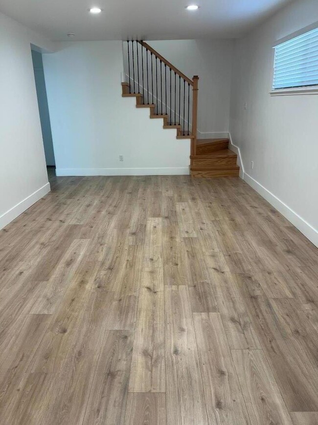 Building Photo - 875 Tierra Alta St