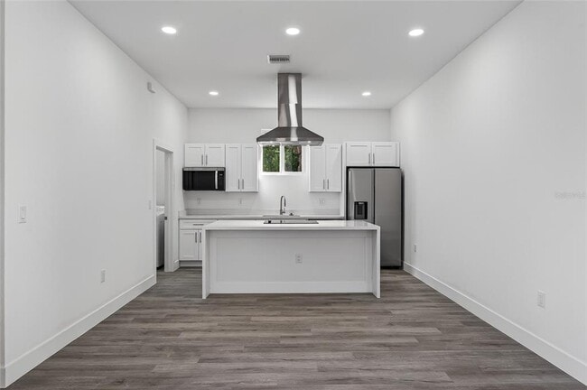 Building Photo - 511 Sweetwater Dr