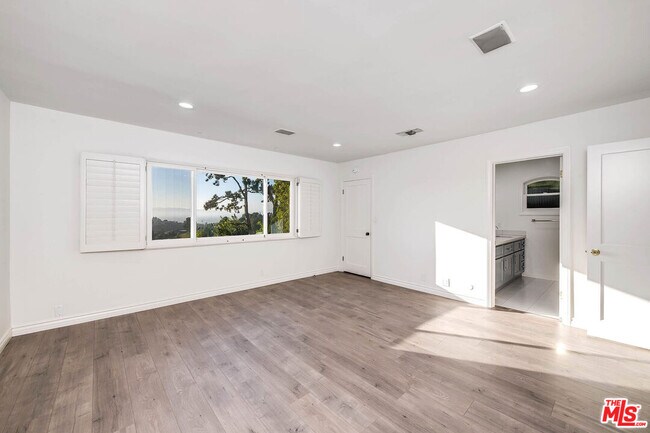 Building Photo - 3115 Dona Susana Dr