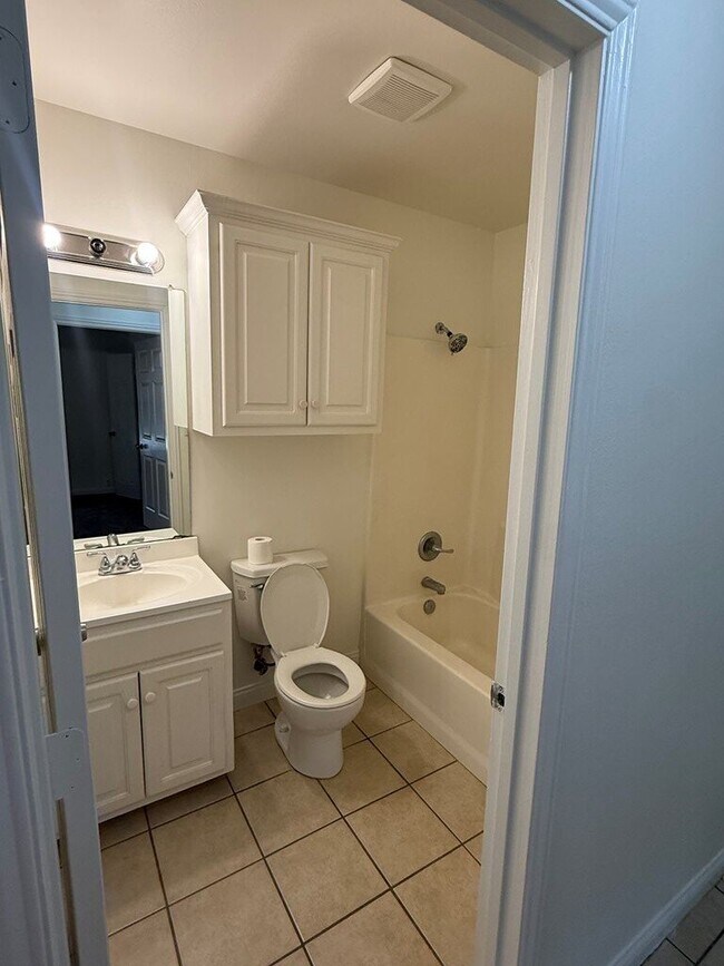 Building Photo - 106 Blue Dr