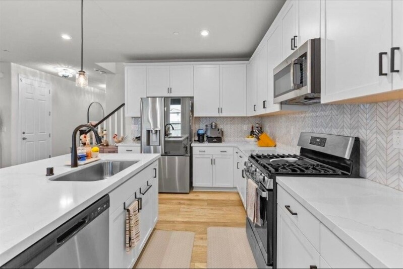 Building Photo - 2851 Ski Bch St