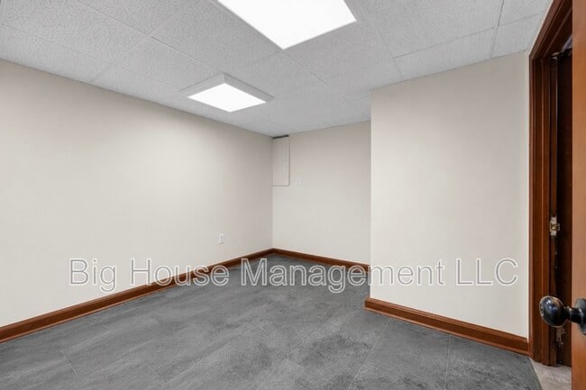 Building Photo - 1155 Old Linden Rd