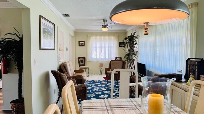 Building Photo - 520 SW 18th St