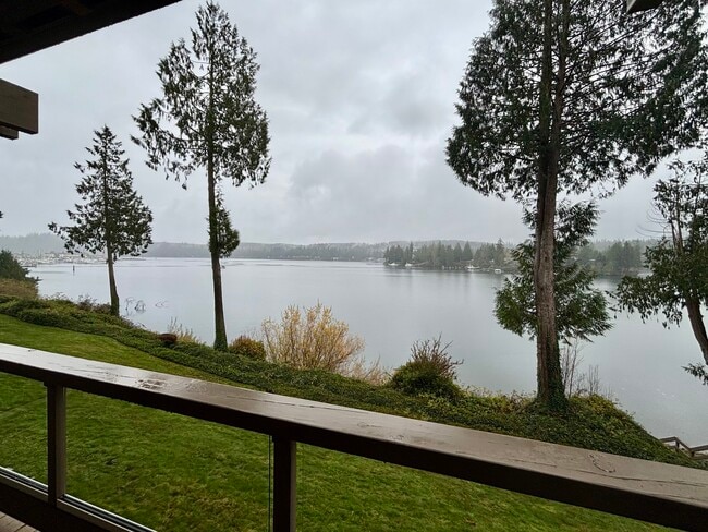 Building Photo - 221 N Bay Ln