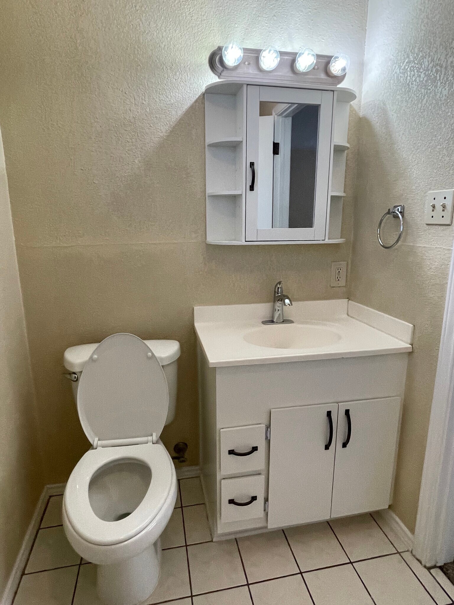 Master Bath - 322 Saint Louis Ave