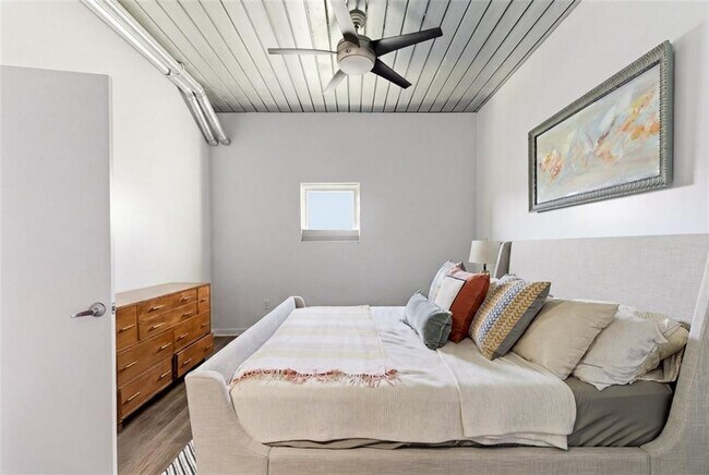 Building Photo - 620 Glen Iris Dr NE