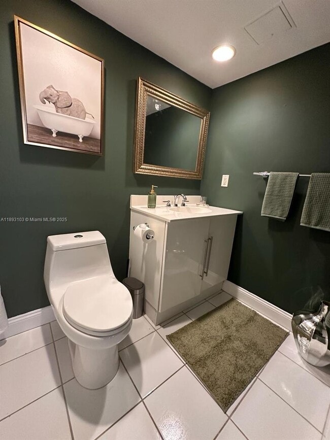 Building Photo - 3000 S Ocean Dr