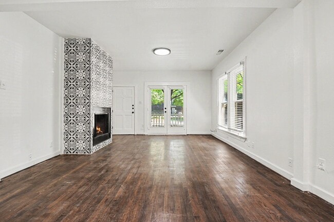 Building Photo - Bungalow- 915