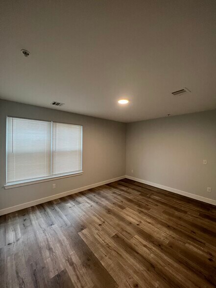 Building Photo - 35 Woodside Pl