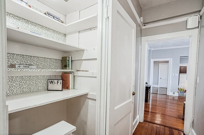 Building Photo - Furnished & Perfectly Located Downtown in ...