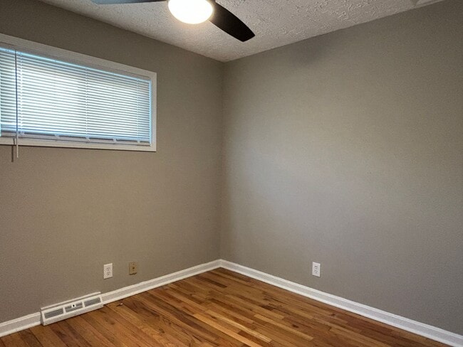 Building Photo - Charming 3 Bed 1 Bath with 1 Car Garage!