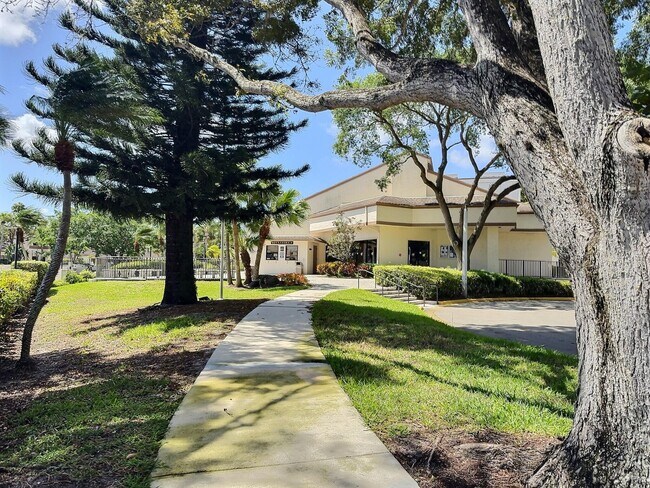 Building Photo - 3831 Cocoplum Cir