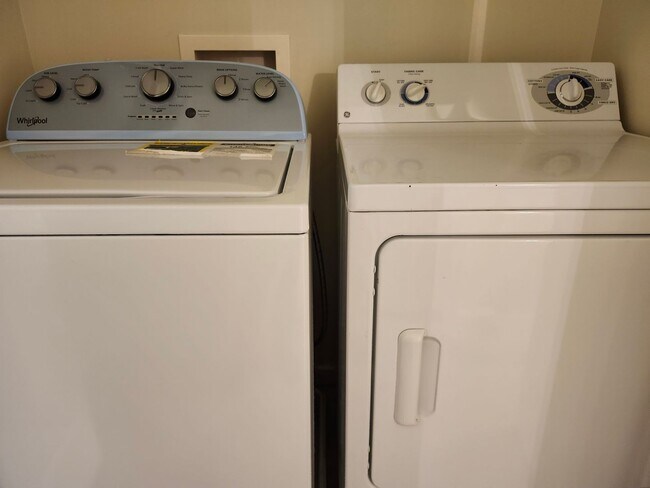 Building Photo - Harrisonburg Townhouse Available for Rent, Spacious 3 BR, 2.5 Baths