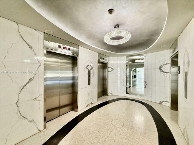 Building Photo - 3140 S Ocean Dr