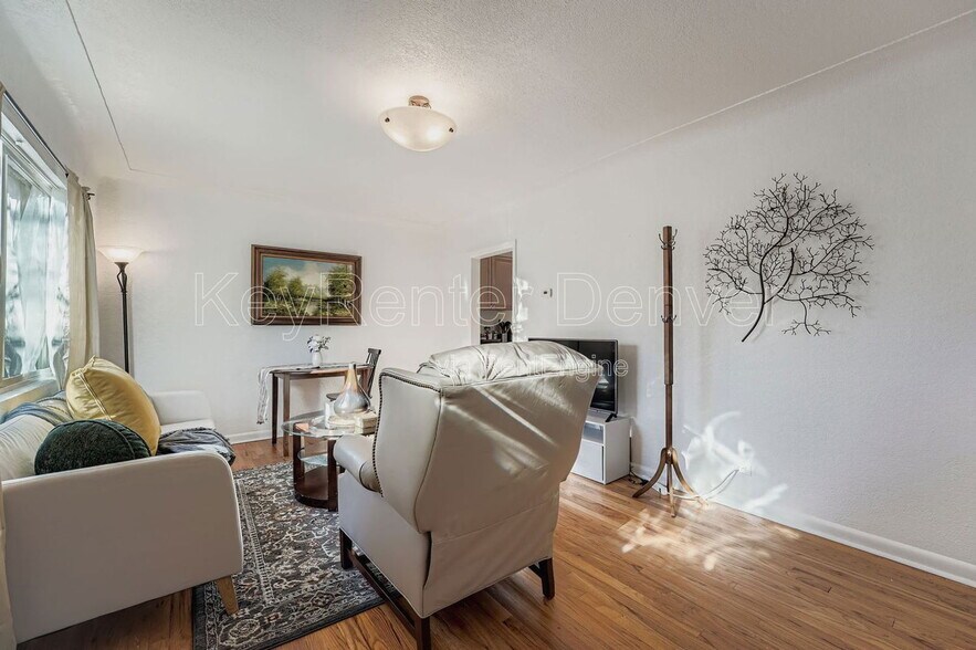 Building Photo - 2928 Milwaukee St