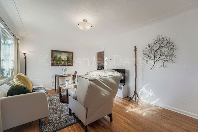 Building Photo - 2928 Milwaukee St