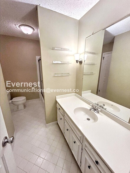 Building Photo - 5812 Brentwood Trace