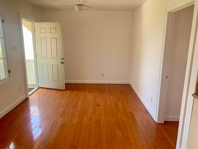 Living room - 2499 Silver Ridge Ave