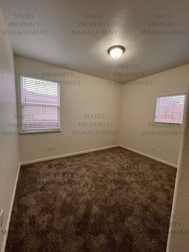 Building Photo - No Deposit