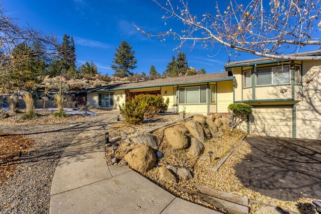 Building Photo - FULLY FURNISHED Home in the Mountains