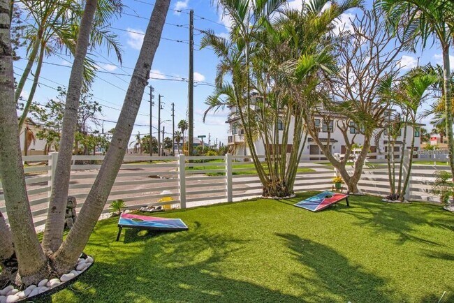 Building Photo - 14500 N Bayshore Dr