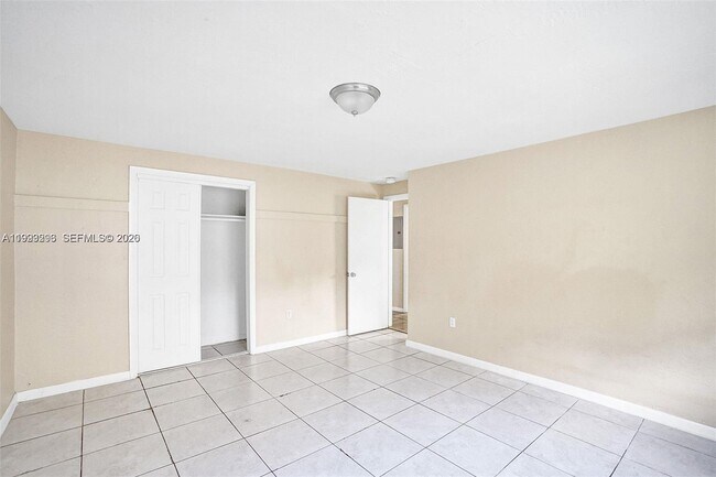 Building Photo - 5842 NW 12th Ave