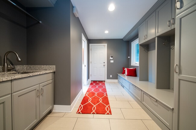 Building Photo - 9513 Briar Cir