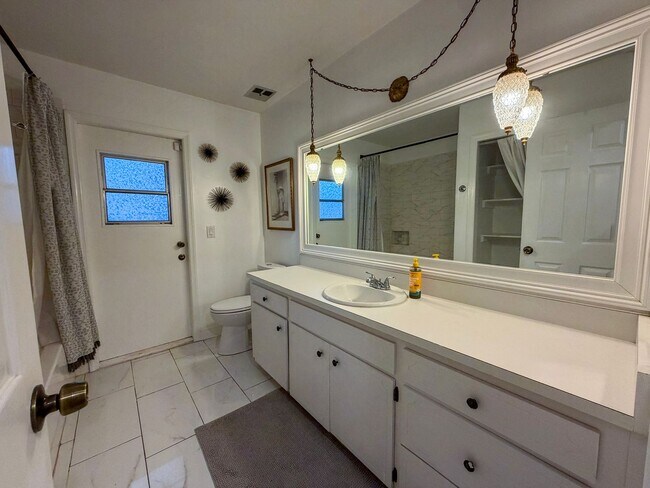 Building Photo - Pet Friendly 3BR/2BA House in Desirable Turkey Creek