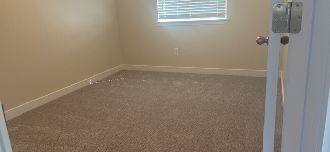 Building Photo - Brand New Townhome on Hilltop Haven