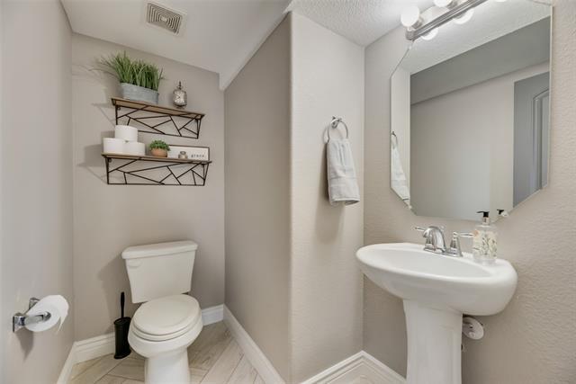 Building Photo - 404 Fountain View Ln