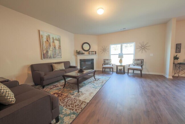 Building Photo - 5036 Vine Ln