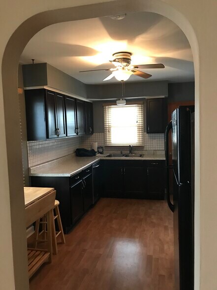 Eat-in Kitchen - 303 W Stanage Ave