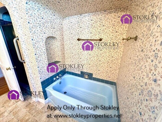 Building Photo - 2234 Oakvale Rd