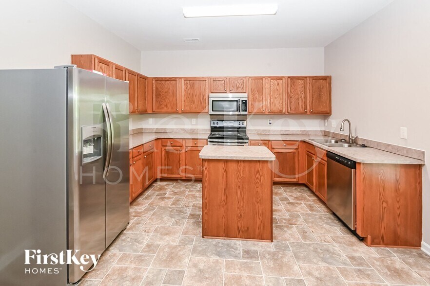 Building Photo - 97 Poplar Woods Dr