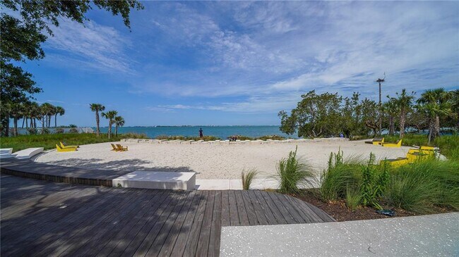 Building Photo - 1064 N Tamiami Trl