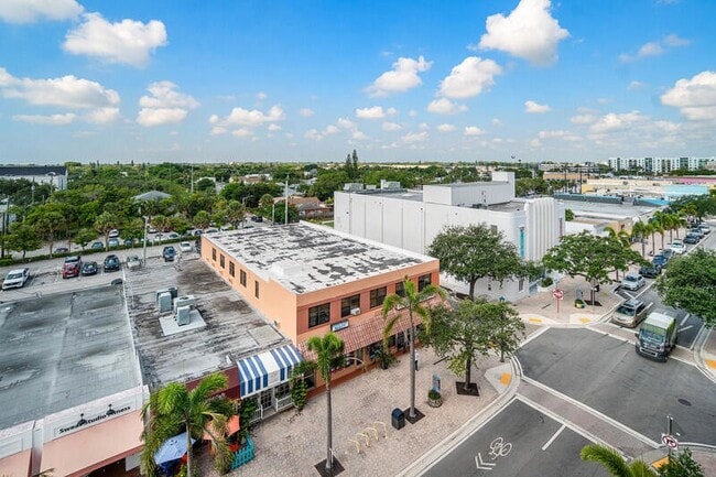 Building Photo - 511 Lucerne Ave