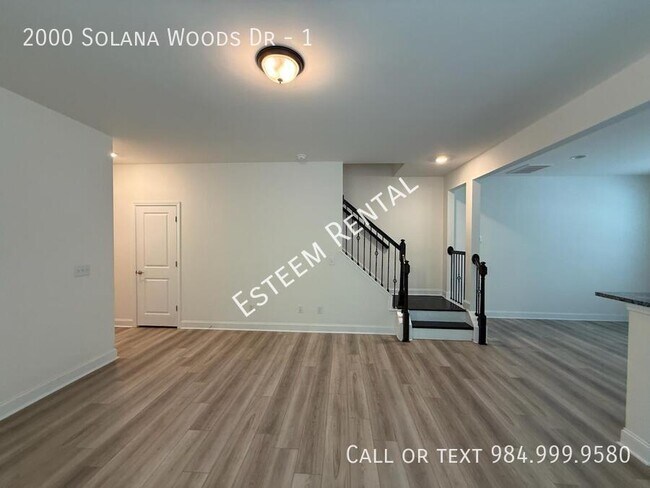 Building Photo - 2000 Solana Wds Dr