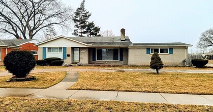 Building Photo - Spacious 5BR House in Southfield